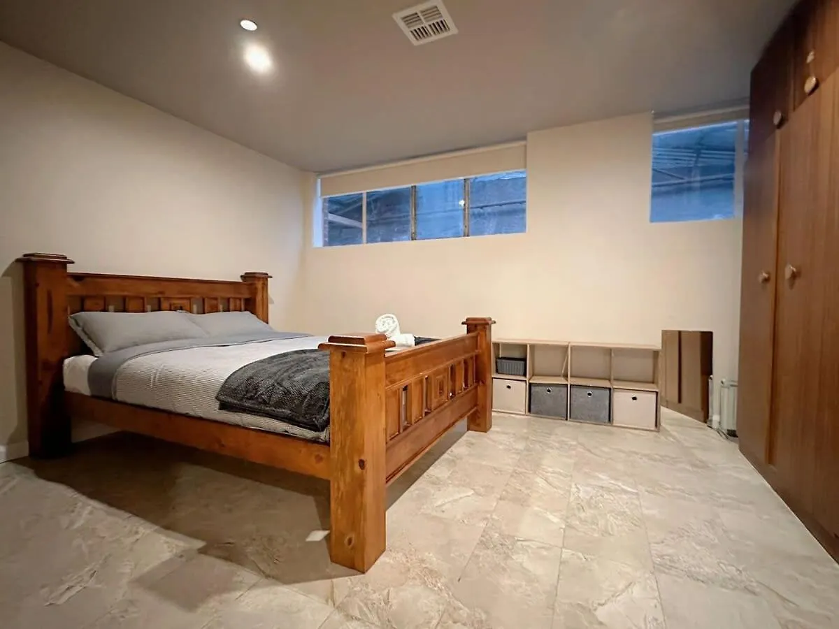 City Retreat For 8 With Spacious Rooms Hobart
