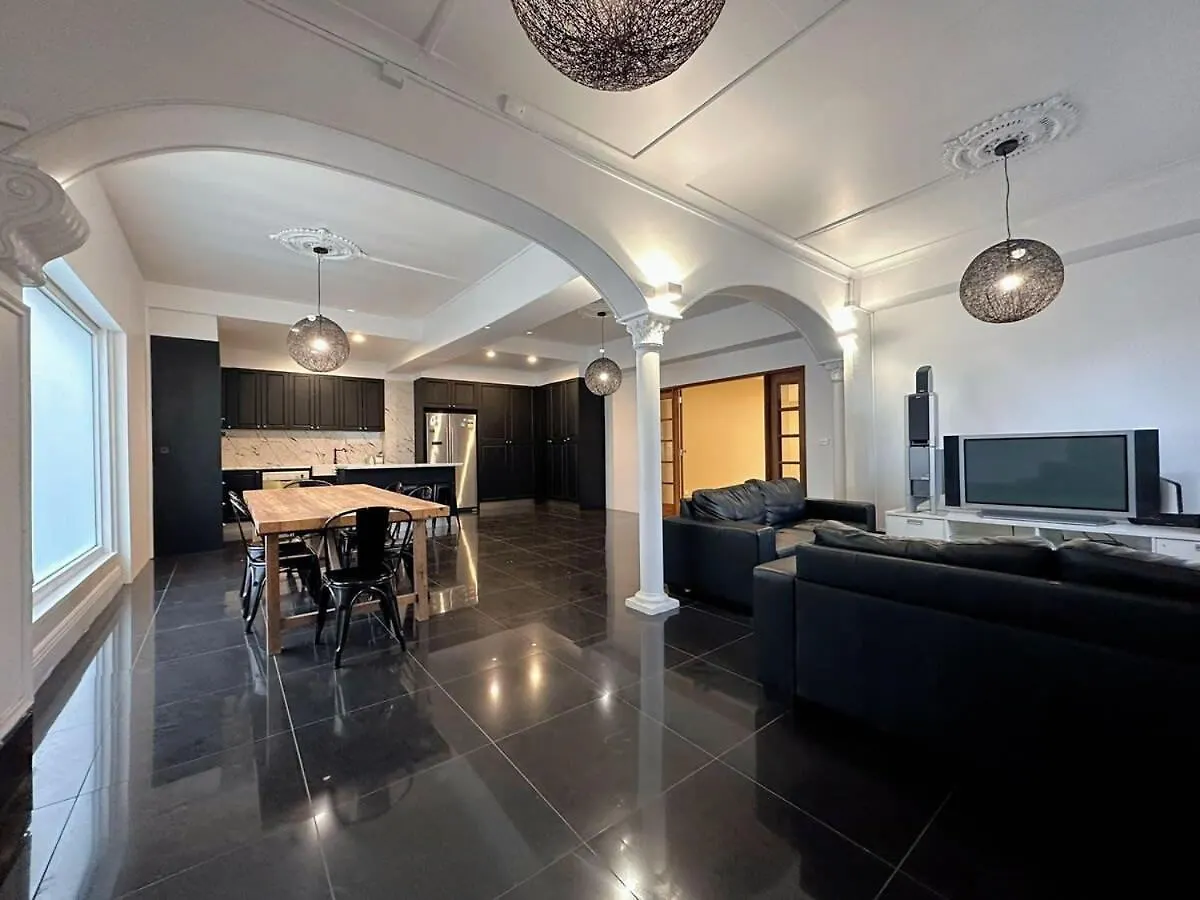 City Retreat For 8 With Spacious Rooms Hobart