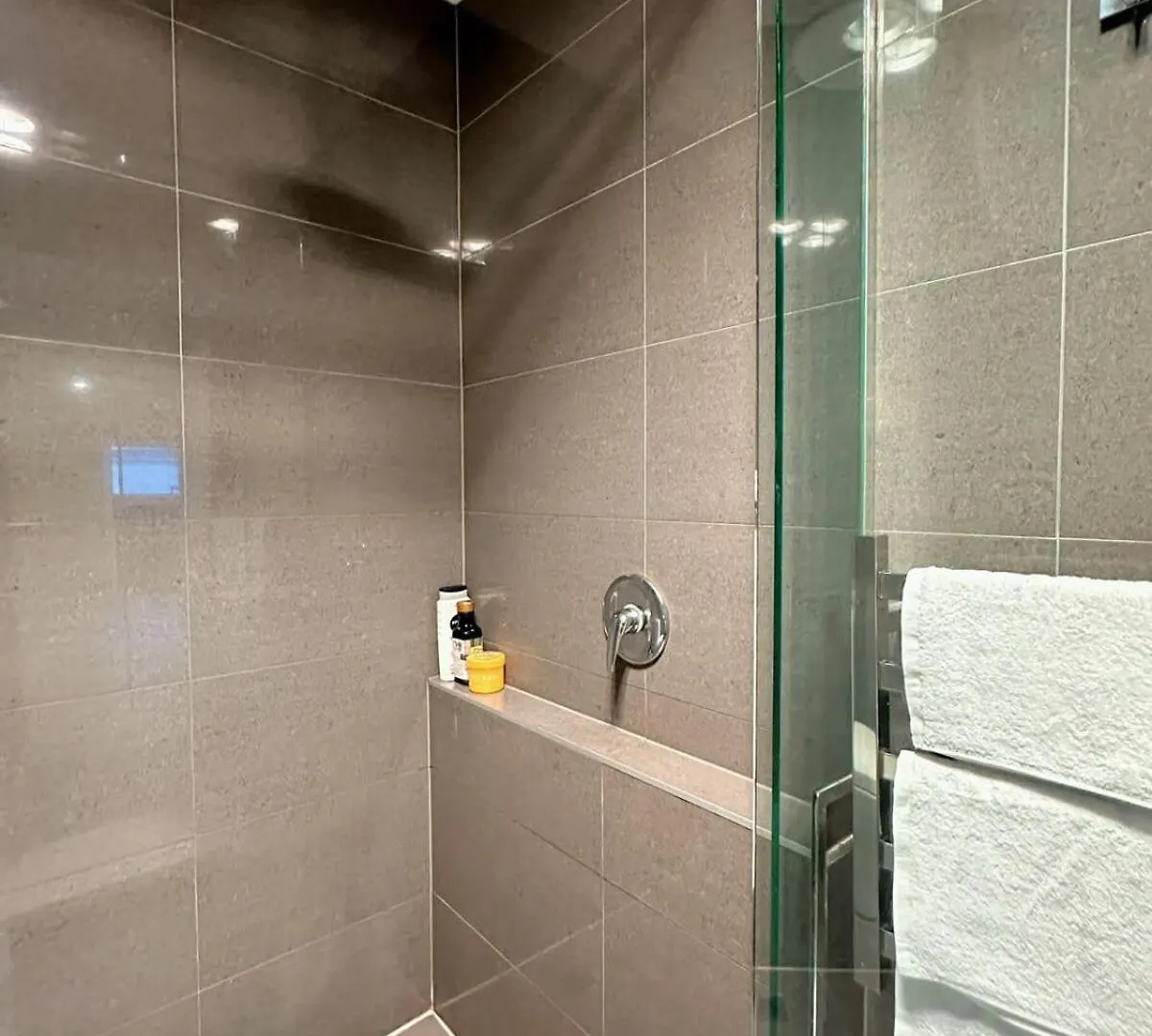 City Retreat For 8 With Spacious Rooms Hobart 0*,